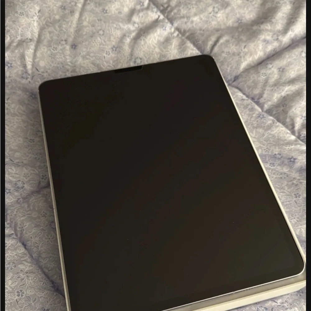 Apple iPad Air 13-inch M2 256GB Wi-Fi + Cellular